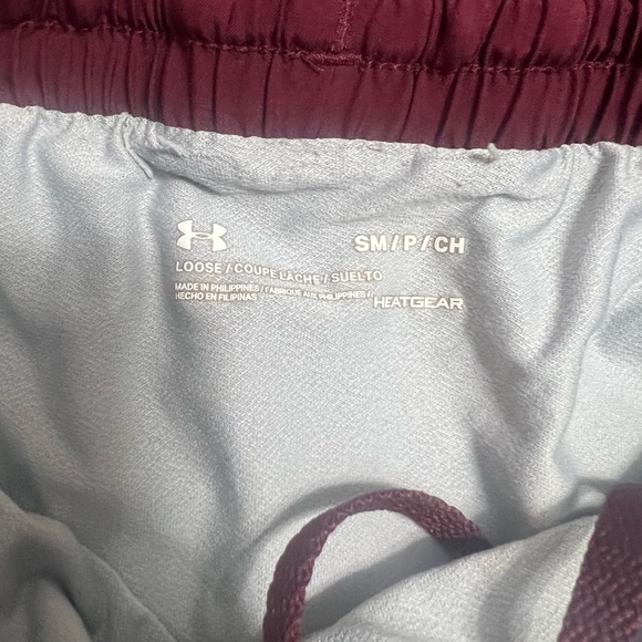 Under Armour Athletic Shorts - Picture 3 of 4